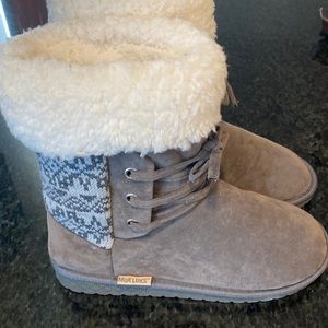 Mukluks grey boots size 9